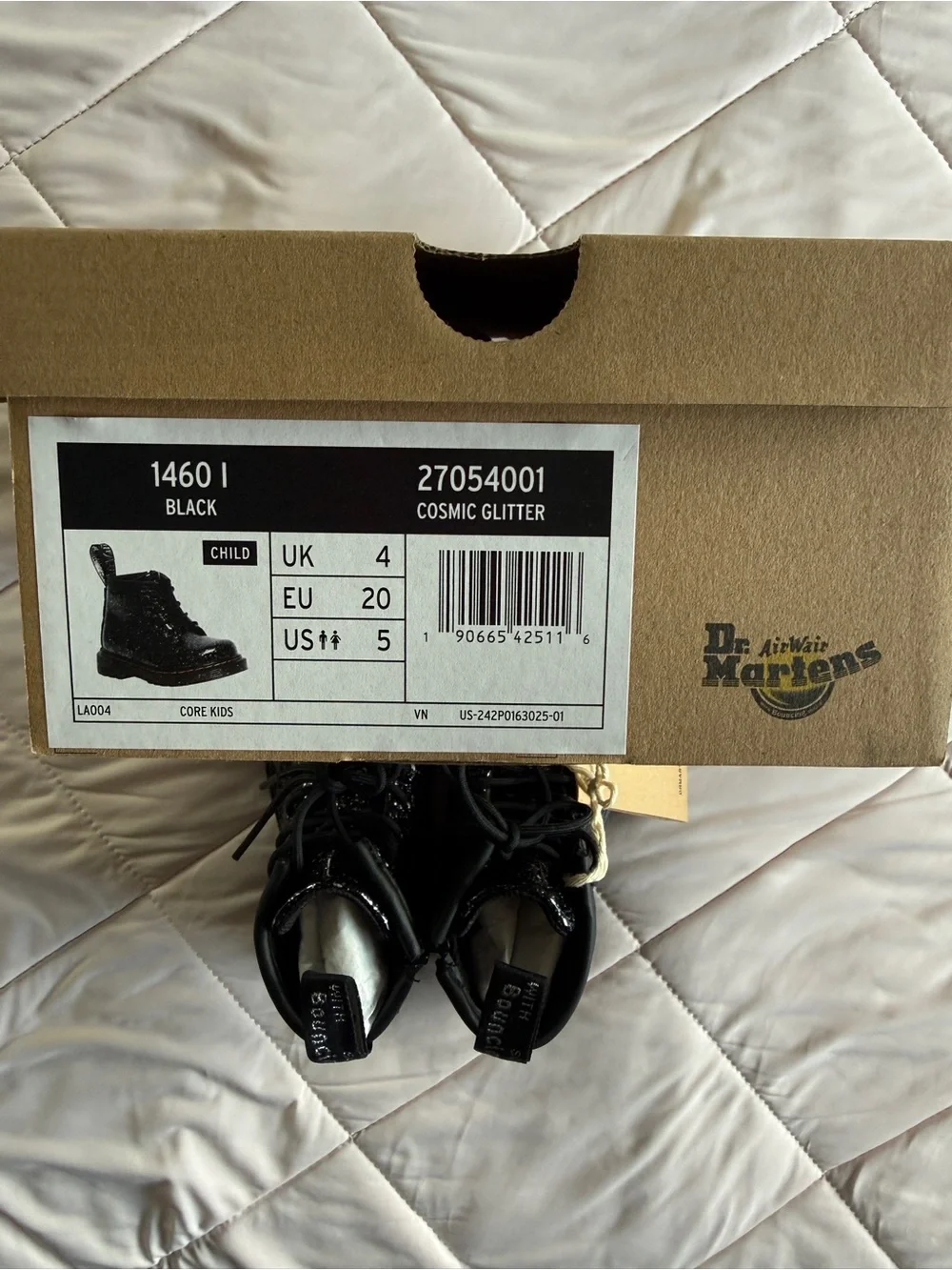 NWT NIB Dr. Martens Black Cosmic Glitter Lace-Up Girls' Boots BRAND NEW size 5